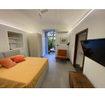 Casa Pontano | Appartamento con Parcheggio e Giardino a Napoli
