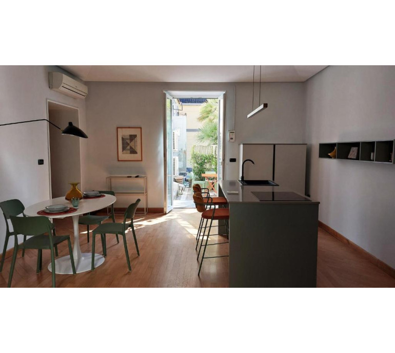 Casa Pontano | Appartamento con Parcheggio e Giardino a Napoli
