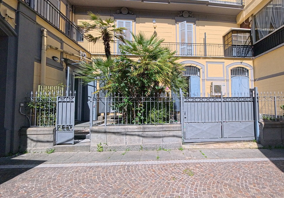Accesso indipendente cortile camera 2