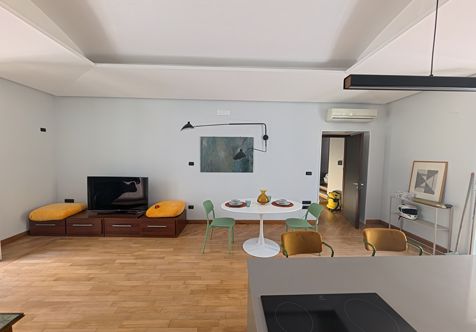Angolo TV e tavolo